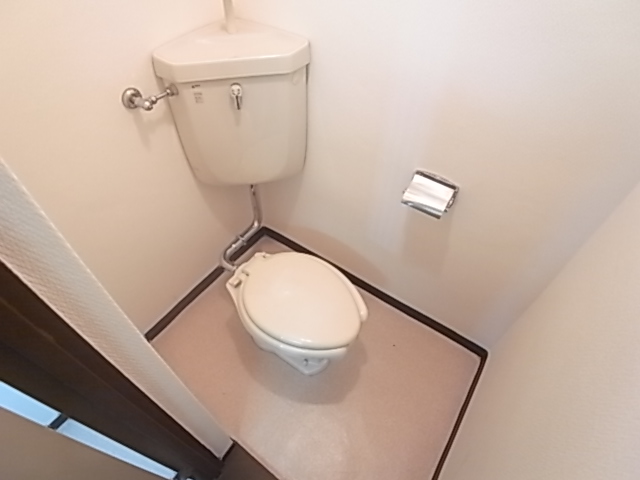 トイレ　落ち着いた色調のトイレです