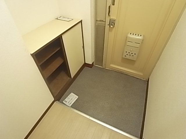 玄関　収納もある玄関です