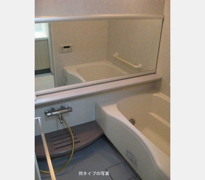 バス・シャワールーム　※同タイプの別のお部屋です。