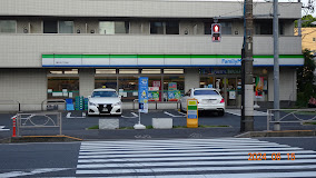 コンビニ　ファミリーマート 東大井三丁目店（コンビニ）まで624m