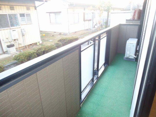 バルコニー　同一物件、別部屋の写真です。