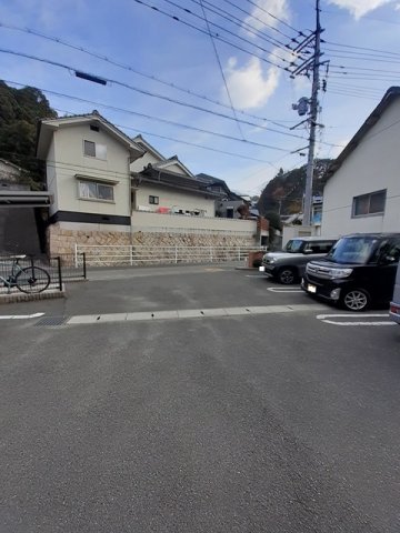 駐車場　駐車場があるので、車を買う予定の方も安心です