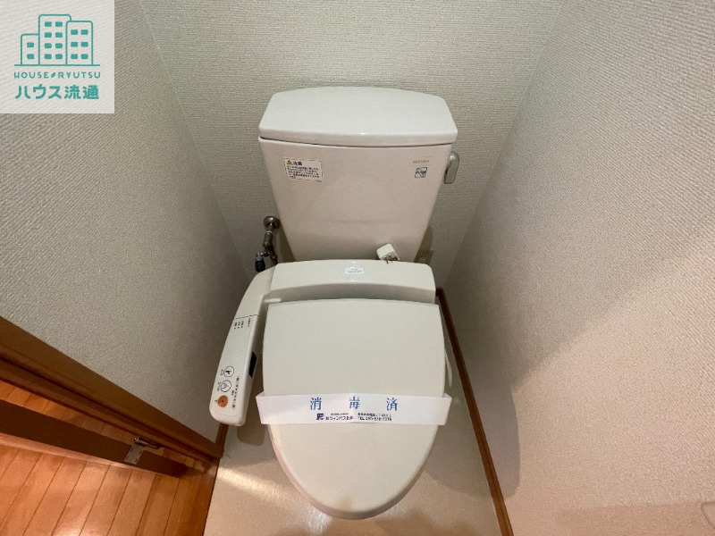 トイレ　※写真は別号室