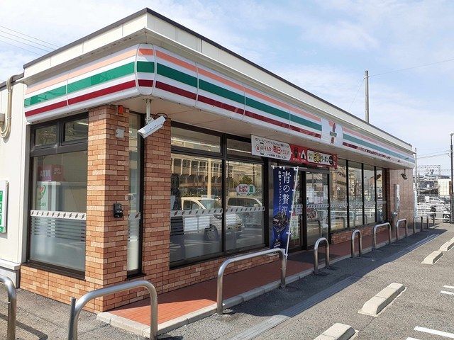 コンビニ　セブンイレブン様（コンビニ）まで379m