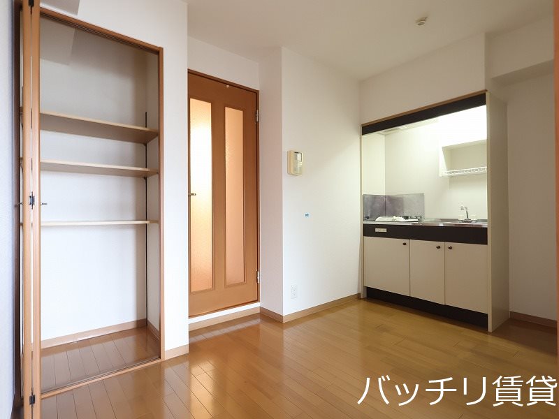 収納　画像は同型タイプの為現状を優先致します。