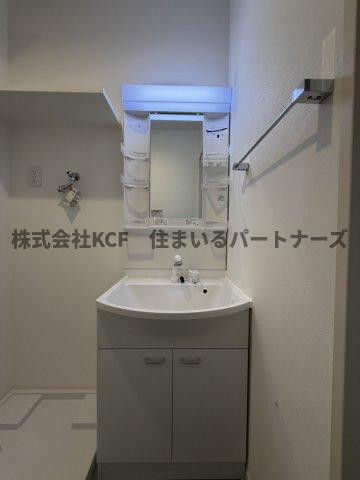 洗面設備　独立洗面台、朝の身支度には欠かせません
