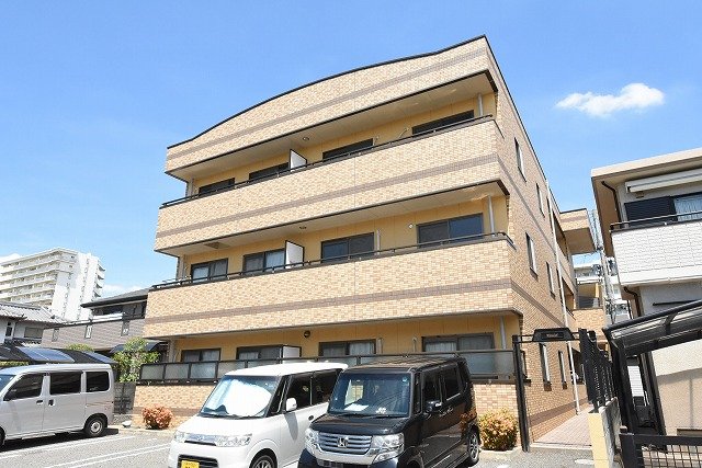 建物外観　オートロック付きで安心です♪
