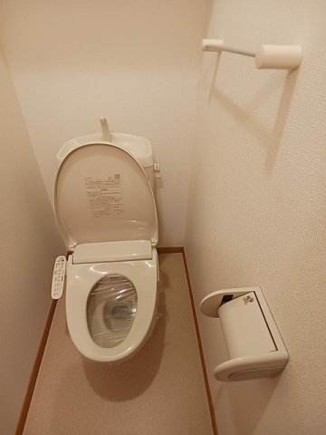 トイレ　清潔感のあるトイレです