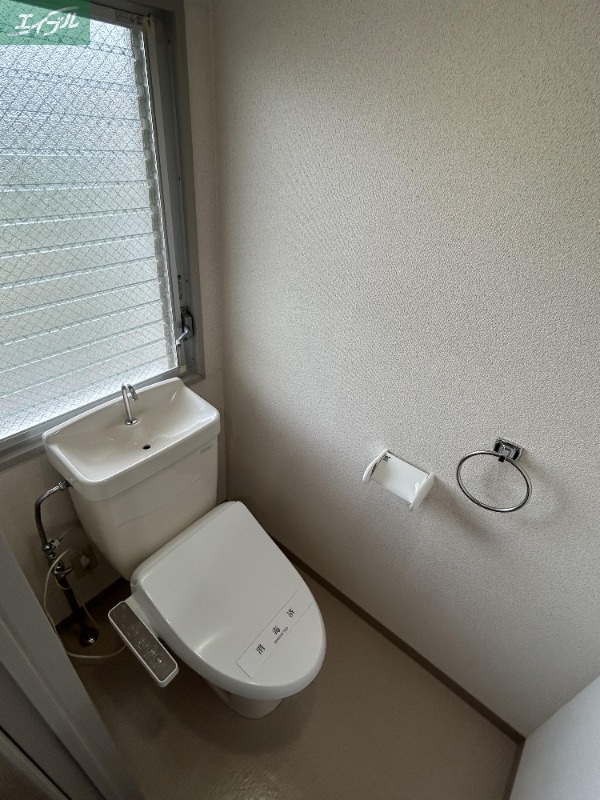 トイレ　別のお部屋の写真です。実際とは異なります。