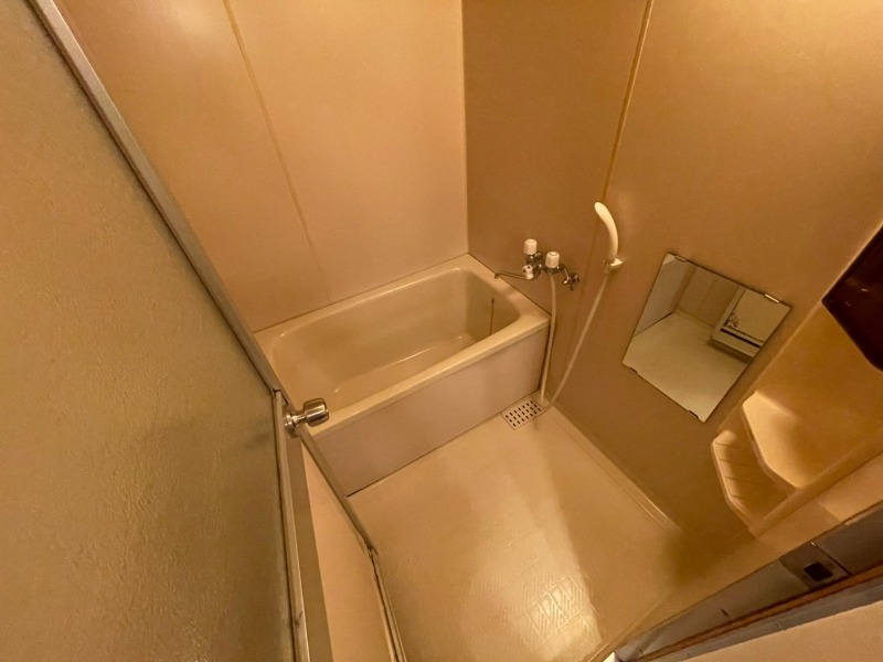 バス・シャワールーム　お風呂です。ゆっくりお風呂につかるのも体に良いですね