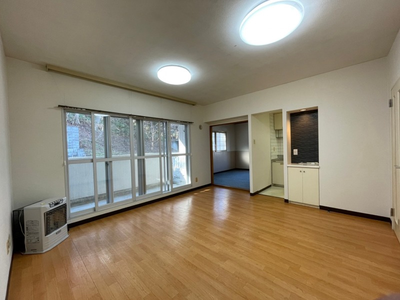 居室・リビング　広くてキレイなお部屋が広がっていて、充実した生活が送れそう。