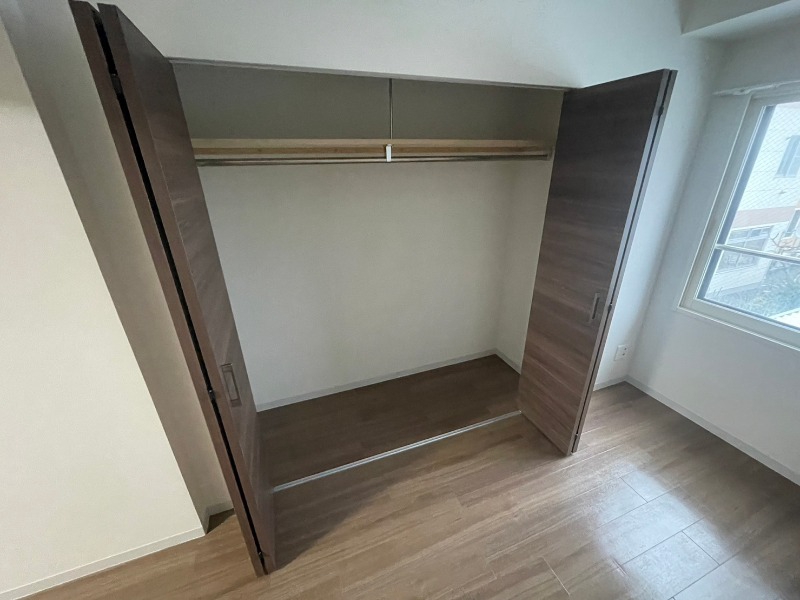 収納　クローゼットは奥行きもあり、荷物が多い方でも安心です。