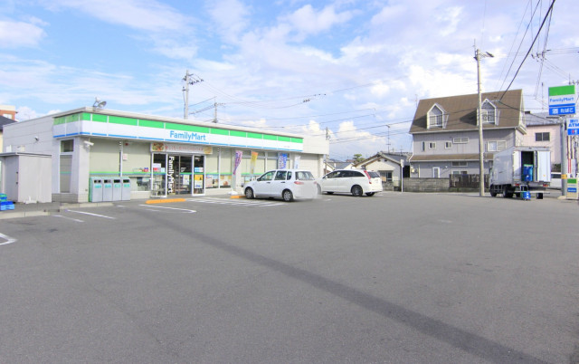 コンビニ　ファミリーマート　久万ノ台店（コンビニ）まで427m
