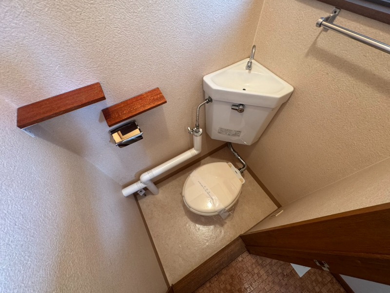 トイレ　こちらはトイレです。清潔感があり、安心して使用できます。