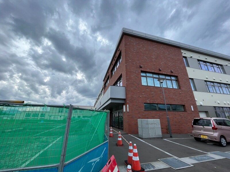中学校　札幌市立栄中学校（中学校）まで854m
