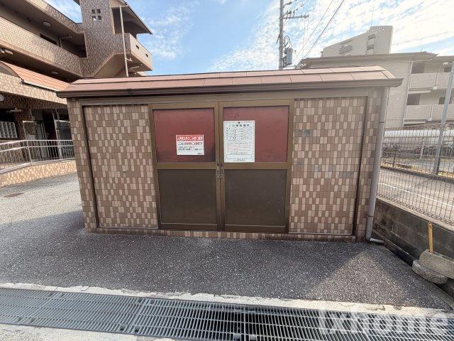 その他共有部分　駐車スペースもあります 建物外観を気になさる方へ、見た目の良