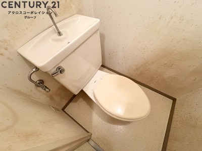 トイレ　シンプルで掃除のしやすいトイレです♪