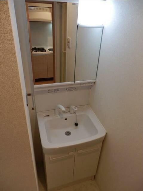 洗面設備　*同物件、別部屋の写真です