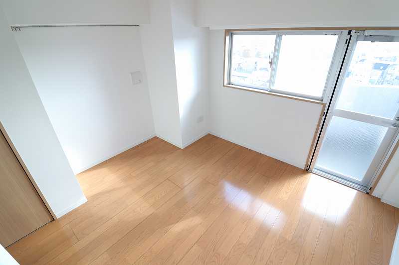 居室・リビング　*同物件、別部屋の写真です