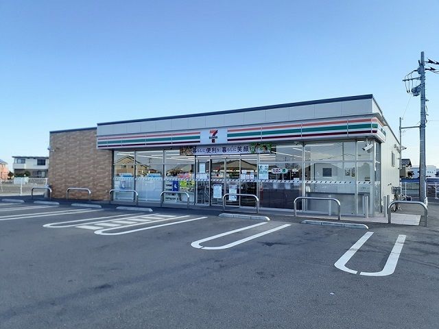コンビニ　セブンイレブン水海道中妻店（コンビニ）まで720m
