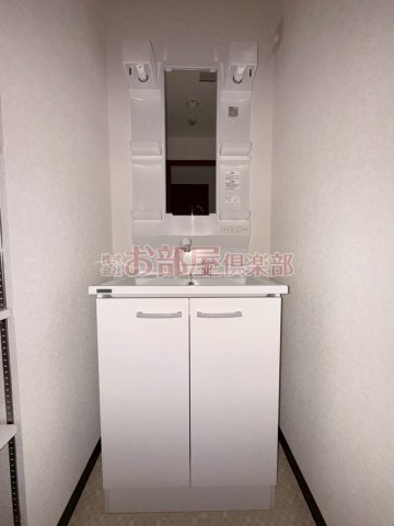 洗面設備　スペースが確保できる洗面所です