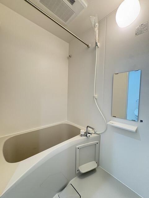 バス・シャワールーム　浴室には乾燥機が付いているので梅雨の時期でも安心です☆