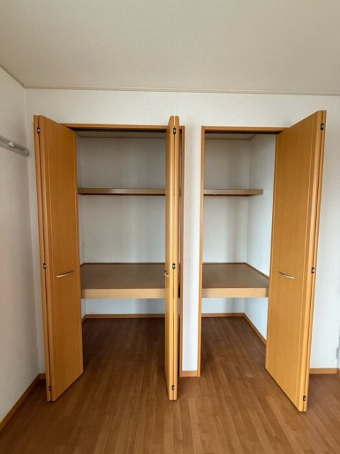 収納　同物件別号室の写真です。