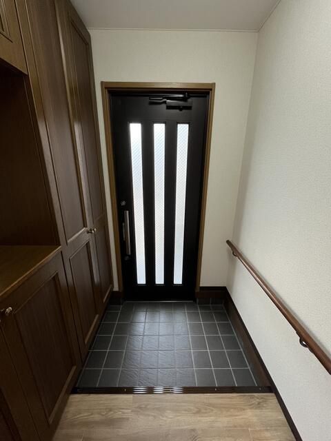 玄関　小石川戸建住宅　文京区小石川４