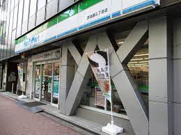 コンビニ　ファミリーマート 西池袋三丁目店（コンビニ）まで261m