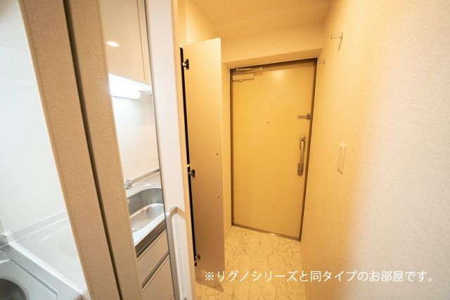 小田急小田原線 本厚木駅 徒歩10分 5階建 築5年の玄関写真