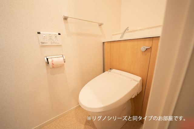 小田急小田原線 本厚木駅 徒歩10分 5階建 築5年のトイレ写真