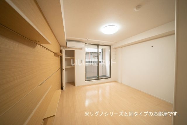 小田急小田原線 本厚木駅 徒歩10分 5階建 築5年の居間写真