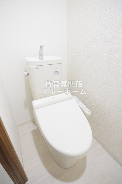 トイレ　温水洗浄便座付き！