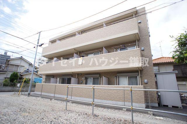 建物外観　現地待合せ案内できます。日当りいいですよ。