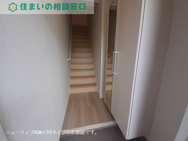 名鉄名古屋本線 東岡崎駅 バス乗車時間：19分 最寄りバス停で下車 徒歩11分 2階建 築1年の玄関写真