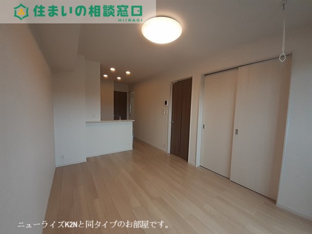 名鉄名古屋本線 東岡崎駅 バス乗車時間：19分 最寄りバス停で下車 徒歩11分 2階建 築1年の居間写真