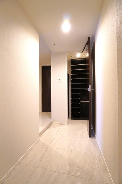 玄関　※写真は同タイプ住戸です。