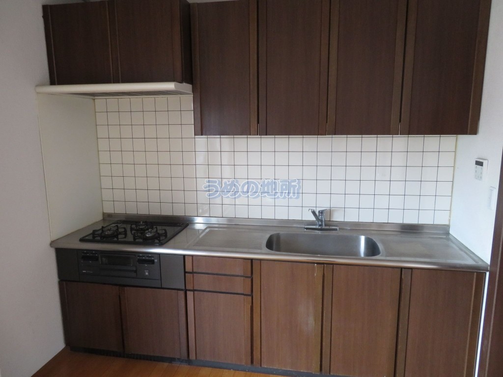 上津町貸家のキッチン写真