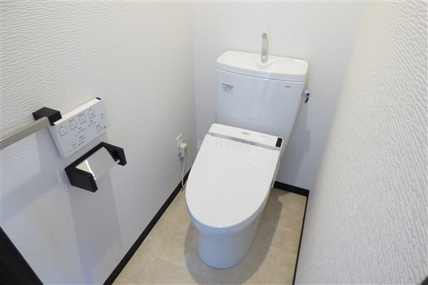 阪神本線 春日野道駅 徒歩3分 4階建 築11年のトイレ写真