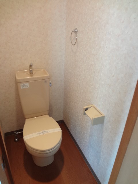 都営新宿線 森下駅 徒歩7分 6階建 築26年のトイレ写真
