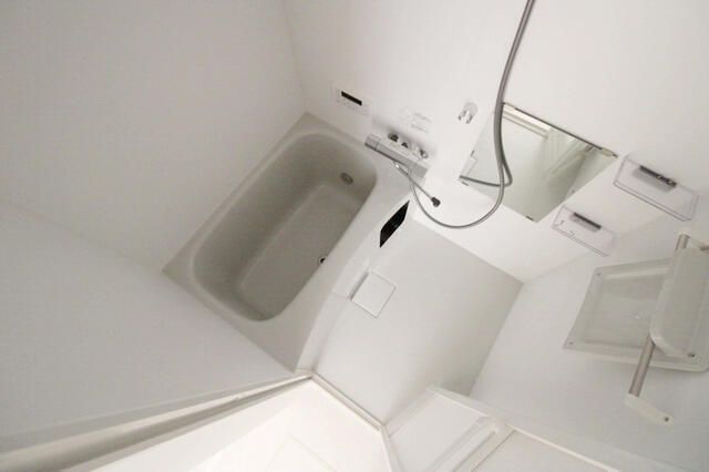 バス・シャワールーム　※別部屋参考画像になります