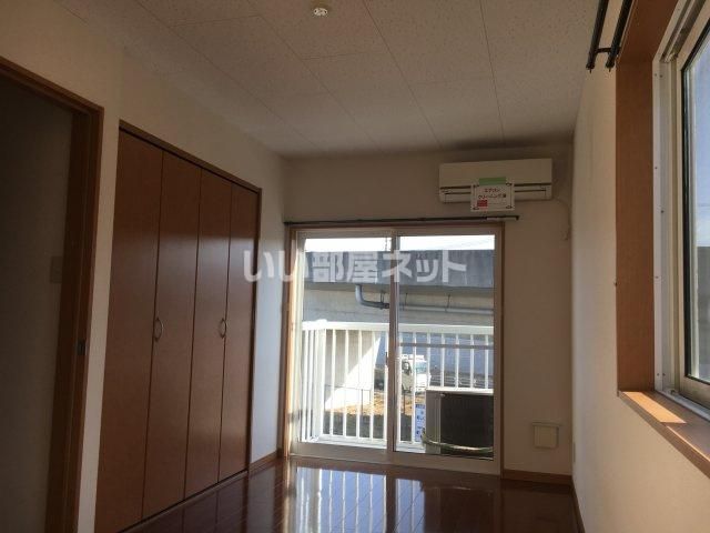 フレンズハウス稲田IIの居間写真