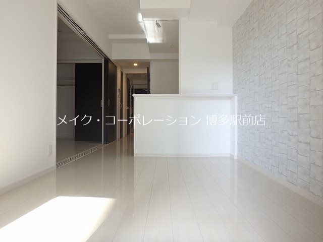 ＪＲ鹿児島本線 竹下駅 徒歩11分 8階建 築9年の居間写真