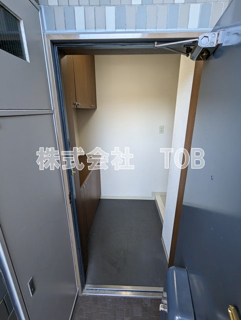 玄関　※クリーニング中の写真※