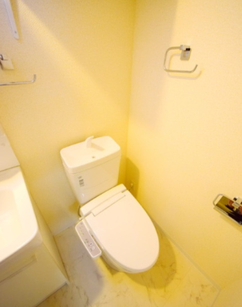相鉄本線 西横浜駅 徒歩8分 7階建 築11年のトイレ写真