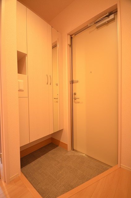 玄関　同物件別号室です。