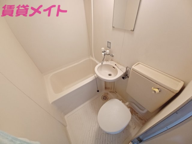 バス・シャワールーム　別部屋同一タイプの写真です。現状を優先とします。