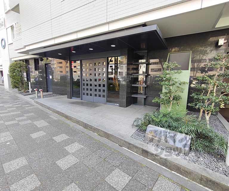 パインフィールド御池の外観写真