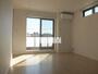 居室・リビング　大きな窓で明るいお部屋です