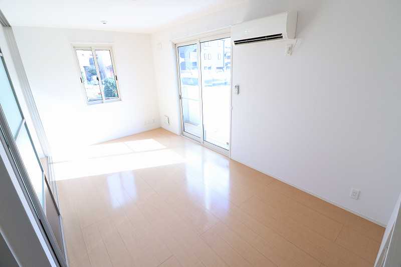 居室・リビング　※同物件、別部屋になります。